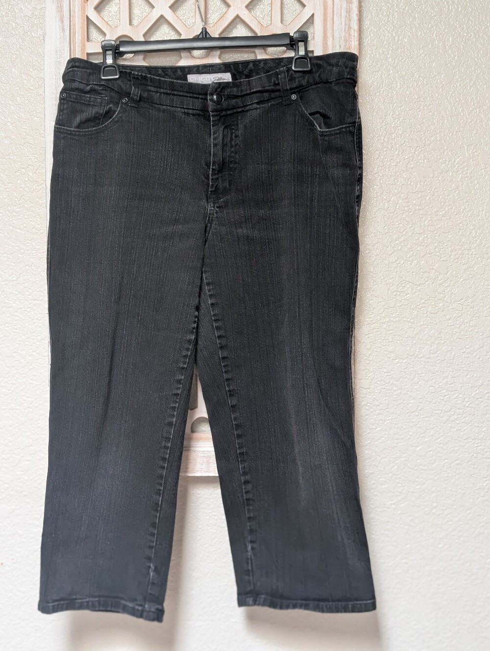 Chico's Platinum size 2.5 (14) denim capri jeans black embellished pockets